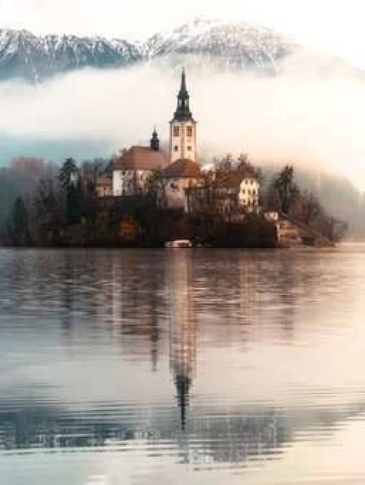 Ravensburger Landschappen|Steden En Gebouwen<Het eiland Bled in Slovenië - puzzel van 1500 stukjes